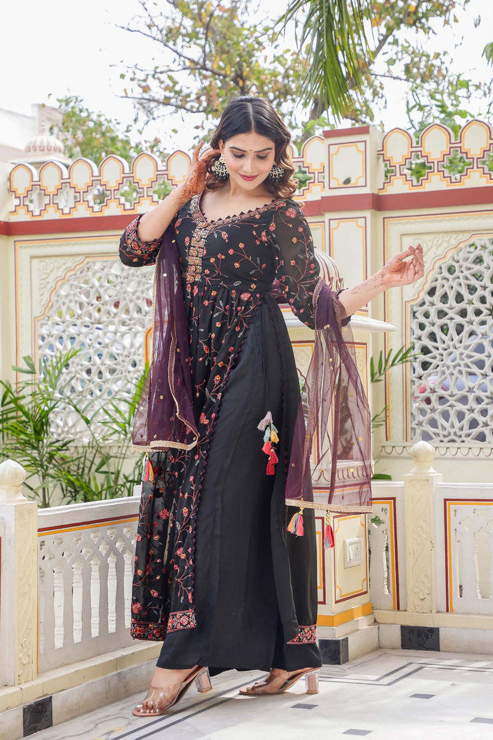 Black Naira Cut Kurta Set.